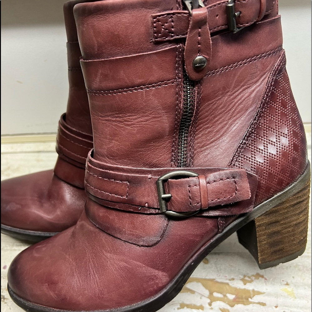 New Leather Earth Brand Booties